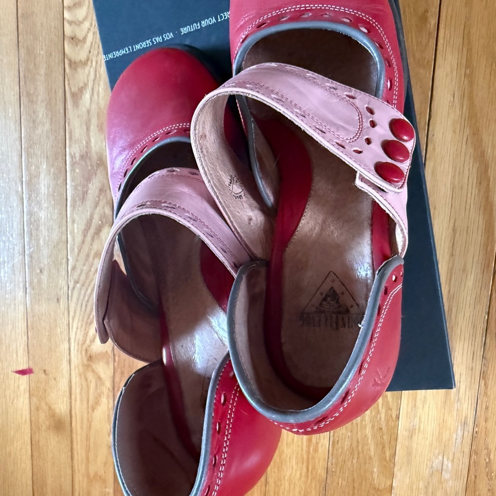 John Fluevog red and pink button strap - Picture 4 of 4